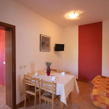 Iko 2 In Mit Terrasse Apartment Porec